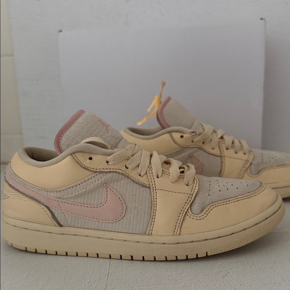 Women’s Nike Air Jordan 1 Low SE - Picture 4 of 14